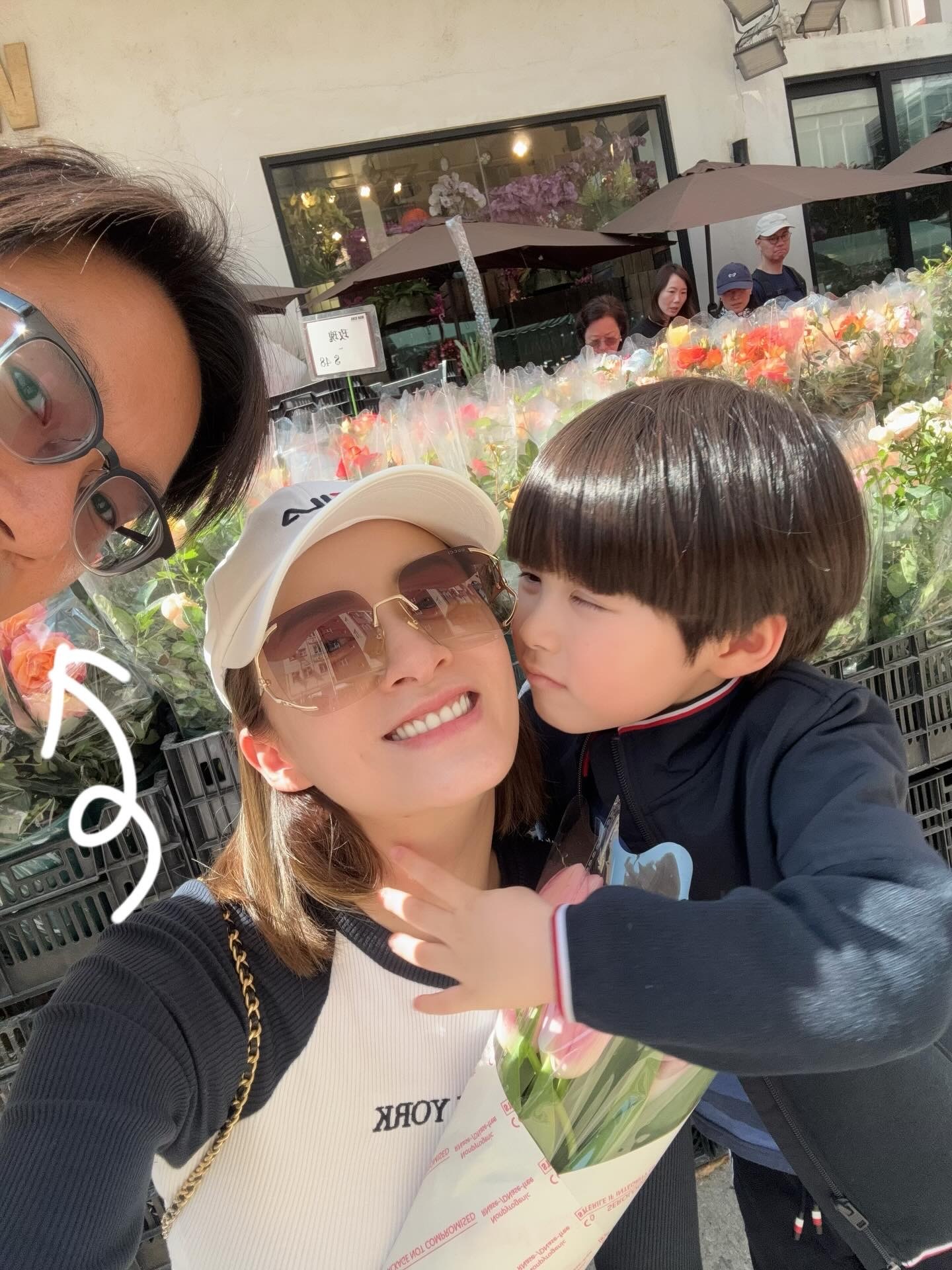 沈卓盈一家三口过情人节 