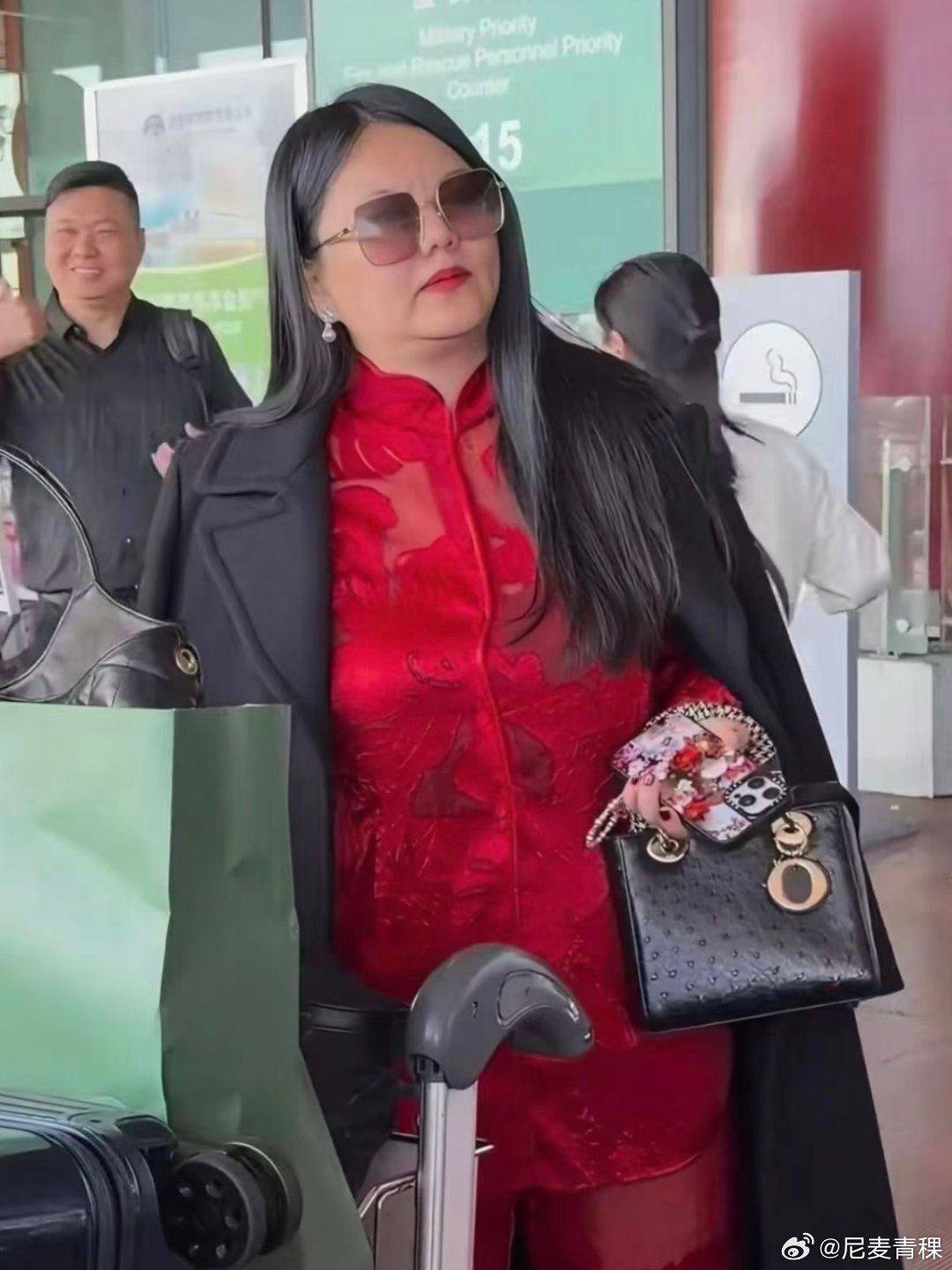 李湘被各平台禁止关注总不会是因为胖吧（蹲后续） 