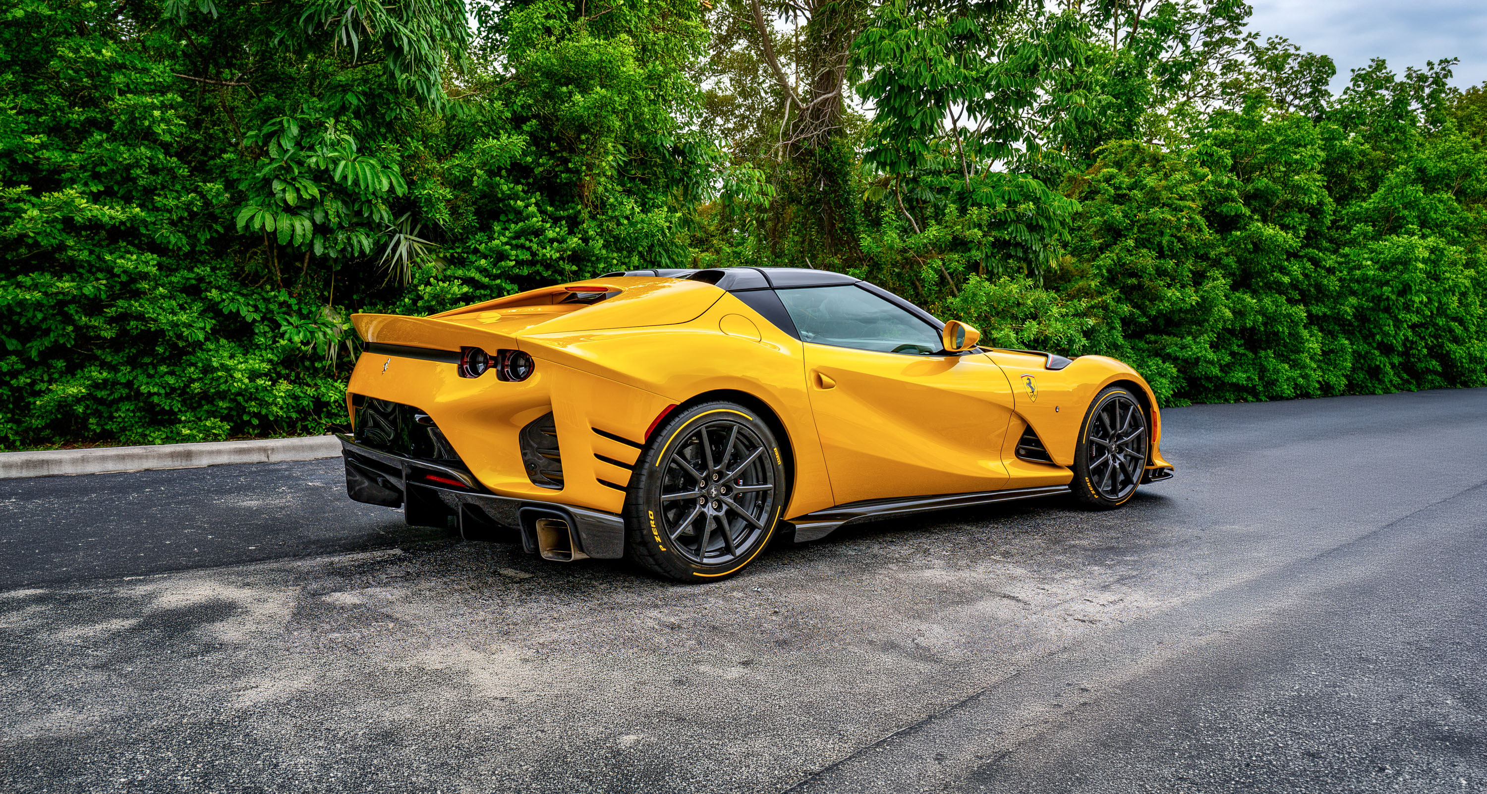 Ferrari 812 Competizione A TAILOR MADE法拉