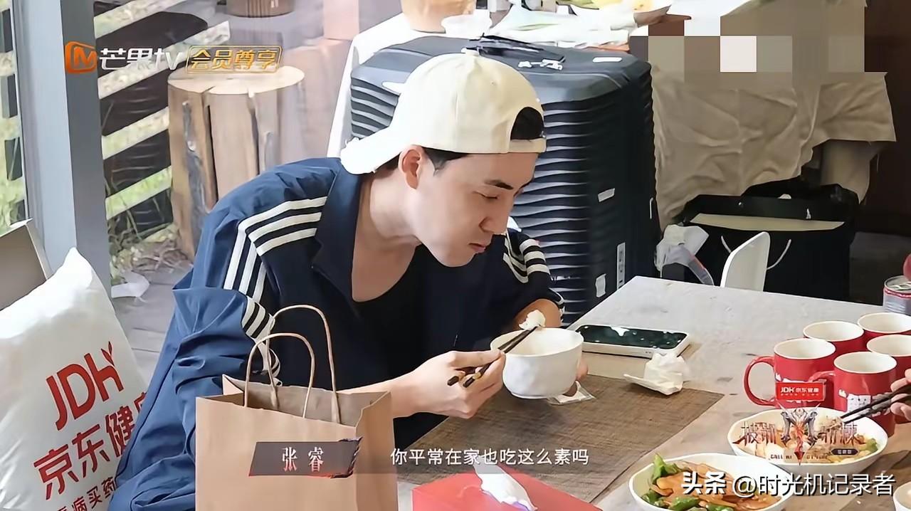 小沈阳一家都是狠人，沈春阳竟然为了保持身材不吃鸡肉，猪肉，羊肉，最多吃点鸭肉，鹅
