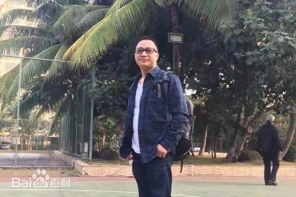 他为什么成为逼出来的反腐英雄？
他叫易真武，他本不想当什么反腐英雄，只想做一个生