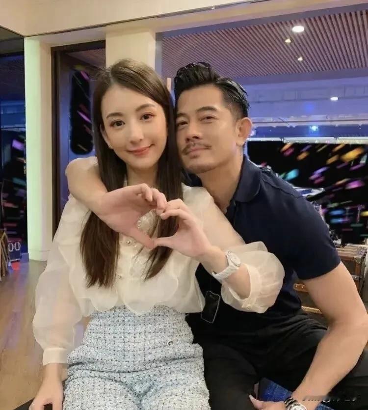 都说郭富城看中方媛的生育能力，所以才会娶她，但是却舍不得给她花钱啦。

拜托，方