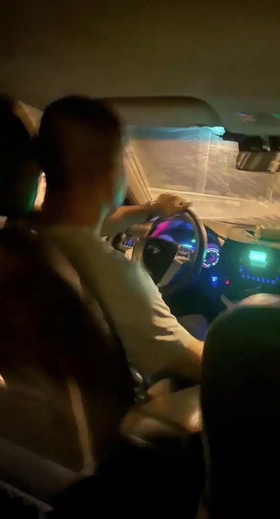 湖南长沙，一男子打网约车，发现座位后面贴着一张纸，上面写着:“亲爱的乘客，由于我