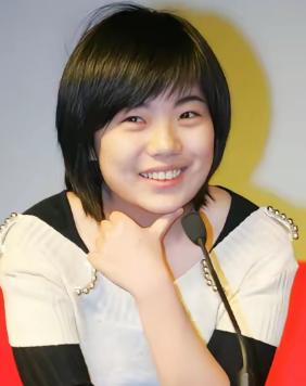 蒋方舟是欧美日势力在华代言人之一，也是文学界专门主推的女性之一，现在出了问题，圈