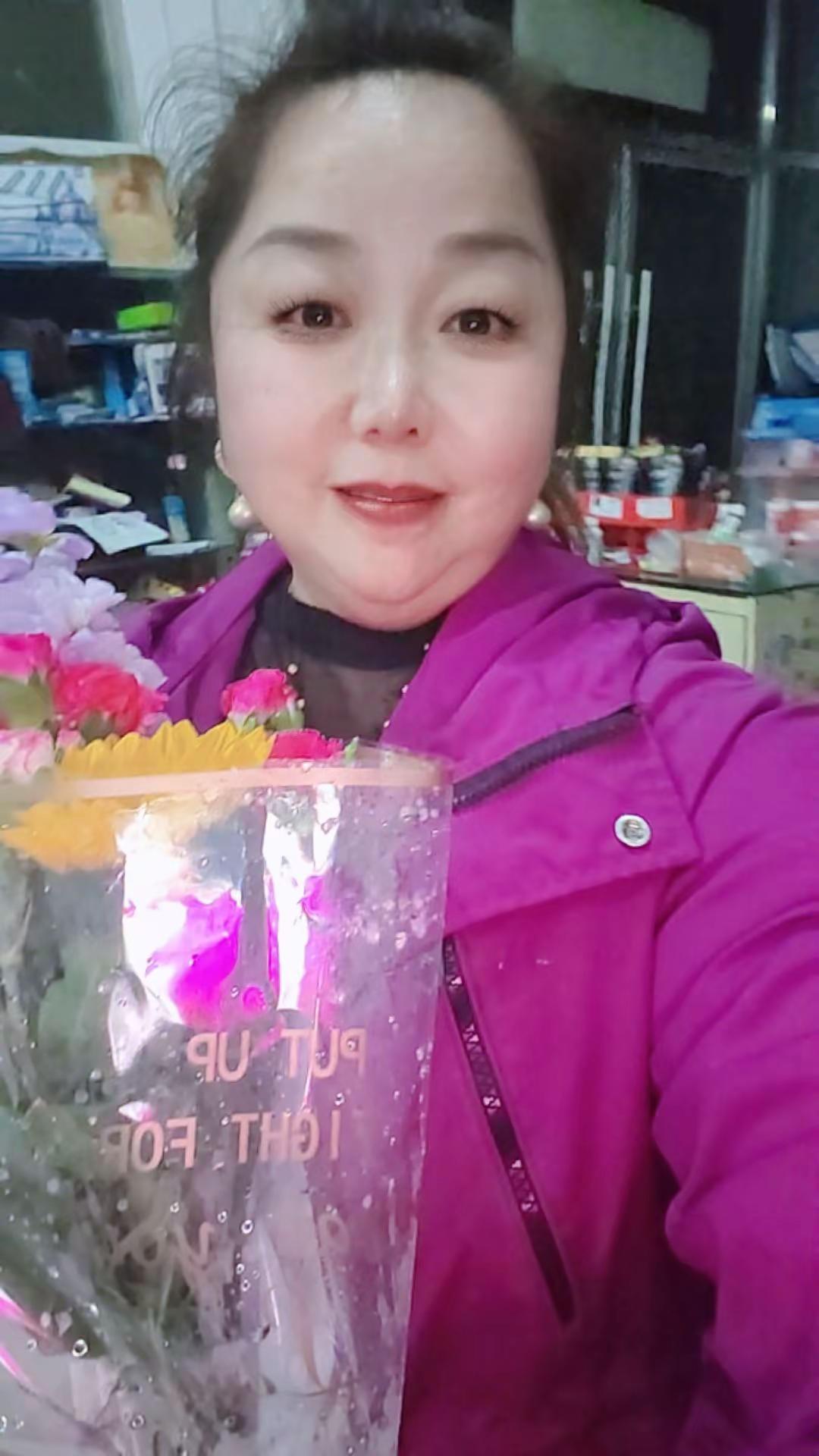 感谢亲人们的陪伴，和送的祝福礼物，生日遇上情人节，愿幸福美满，身体健康，岁岁平安