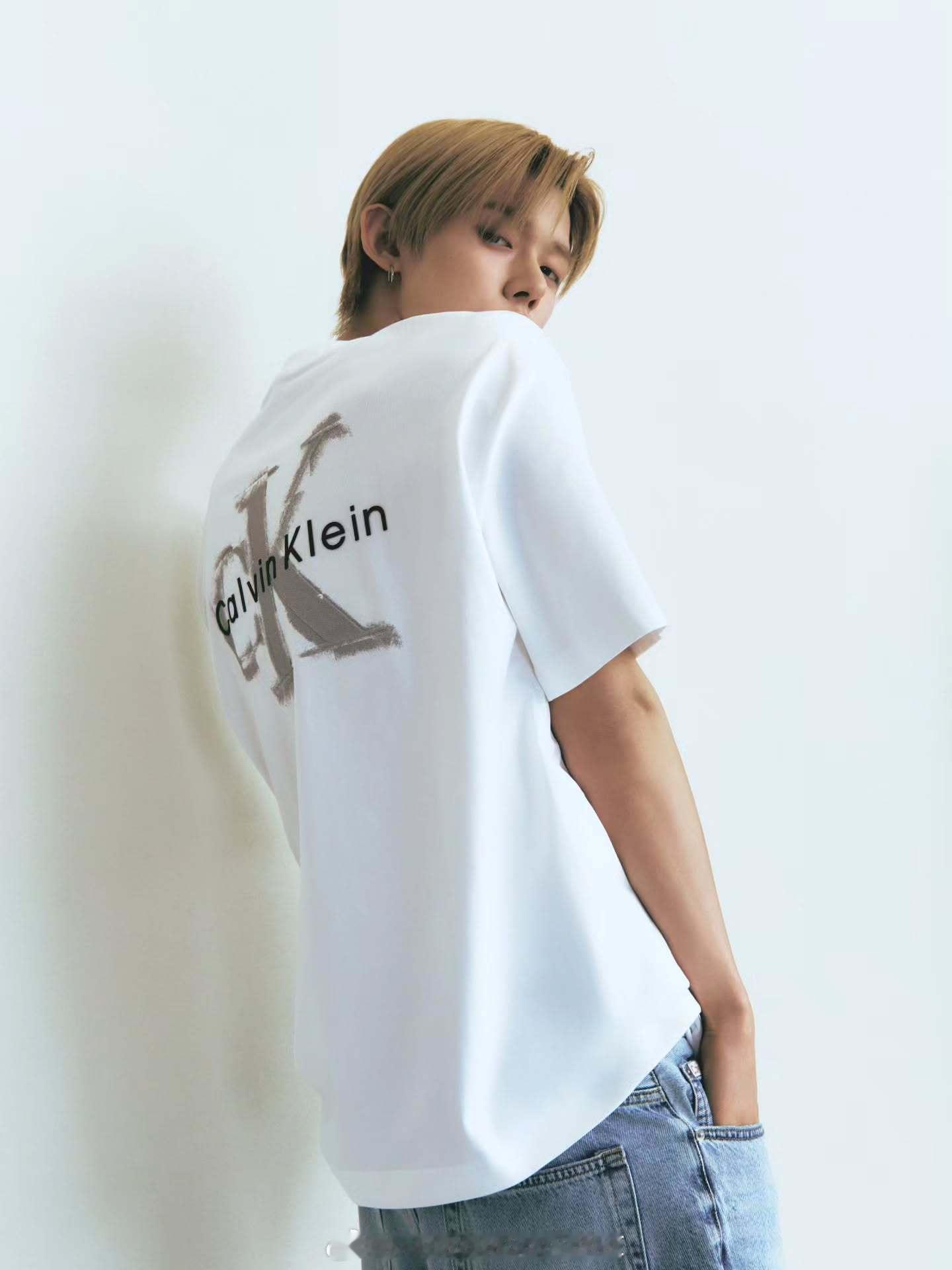 Yeonjun崔然竣最新营业，演绎Calvin Klein新季服装，以简洁利落的