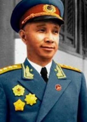 1960年，毛主席邀已被撤职的粟裕前来参加上海政治局扩大会议，会前曾对他说："你