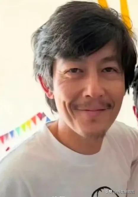 这真是陈冠希吗？我不太相信。

陈老师不过才45岁，怎么会变成这样婶的，难道是被