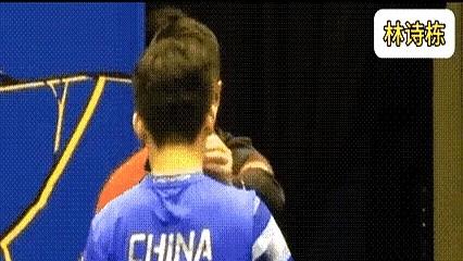 “王皓拿毛巾给20岁的林诗栋擦脸那一下，热搜爆了。”瑞典·马尔默，2025瑞典大