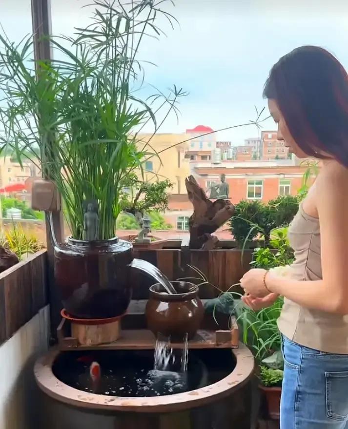 结婚13年的姐们发帖说跟老公分房睡，一天说话不到十句，评论区瞬间炸成婚姻诉苦大会