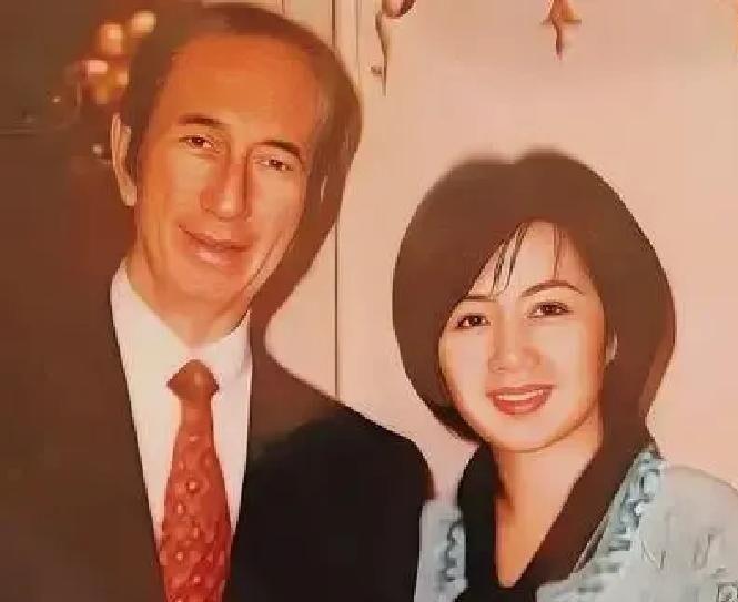 梁安琪能从舞池走进何鸿燊的生意场，靠的从来不是那支舞，是她主动要了一句“教我做生