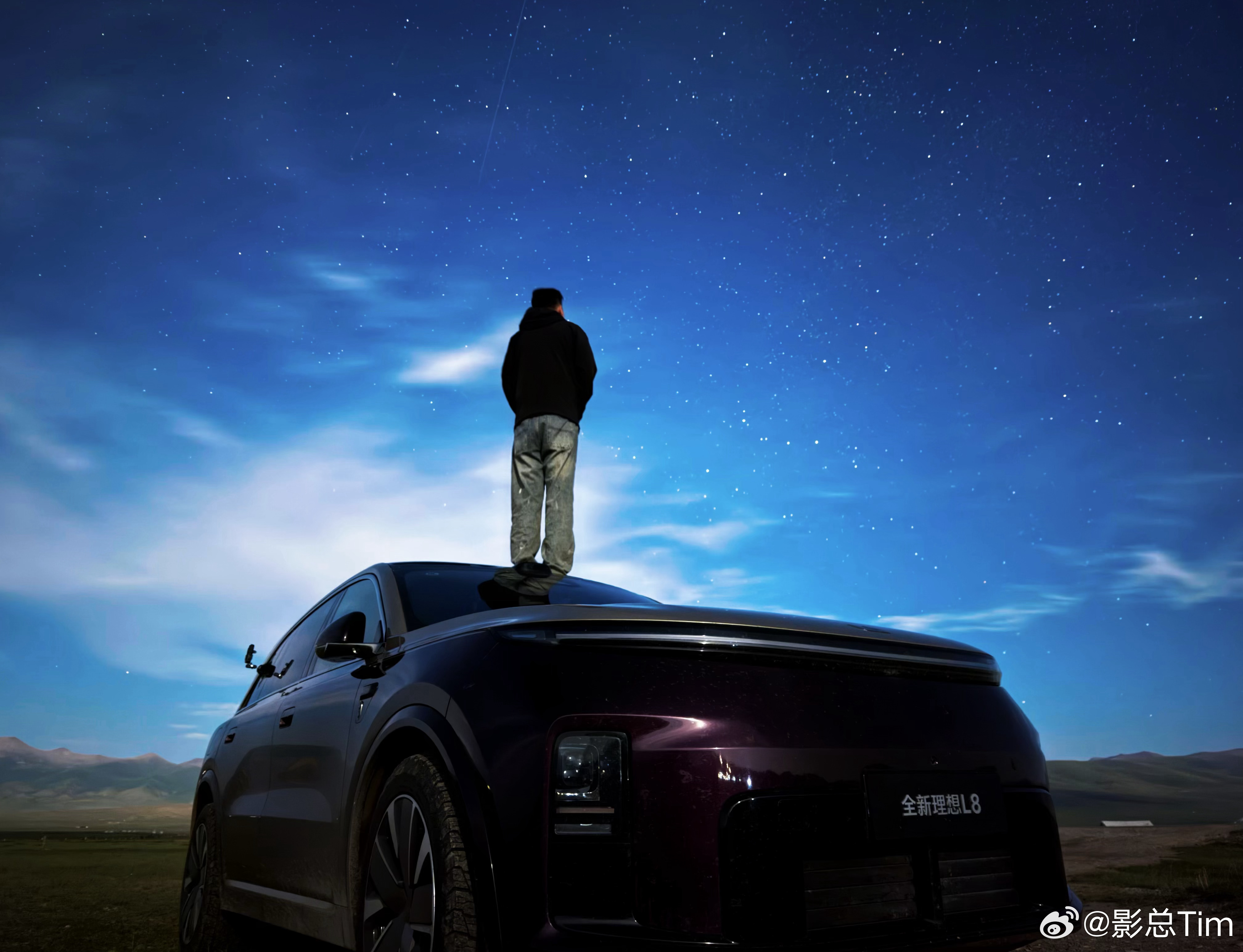 白天，它陪我赶路。夜晚，它陪我看巴音布鲁克的星空。开了四千公里，一台好的车，不只