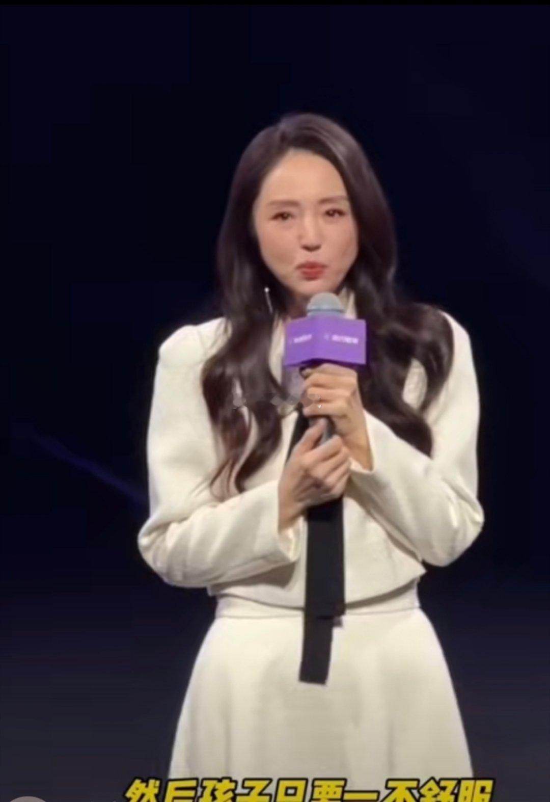 董璇线下聊起小酒窝的这段也太戳心了吧！没有明星妈妈的距离感，反而像身边朋友一样吐