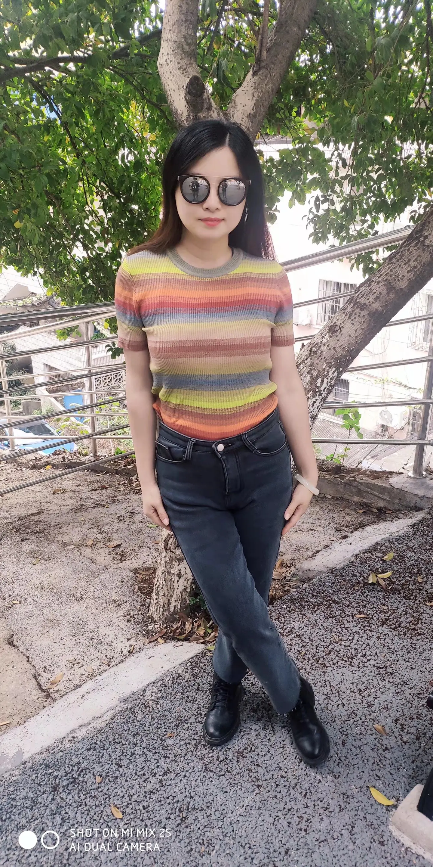 后来我渐渐明白啦，很多事，沉默和疏远就是答案，过多的追问，为难啦别人...