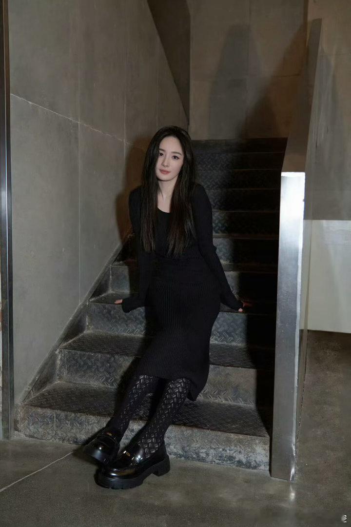 杨幂  🦊杨幂prada香氛代言人 少年之所以可期，是因为热爱在沸腾，热爱各有