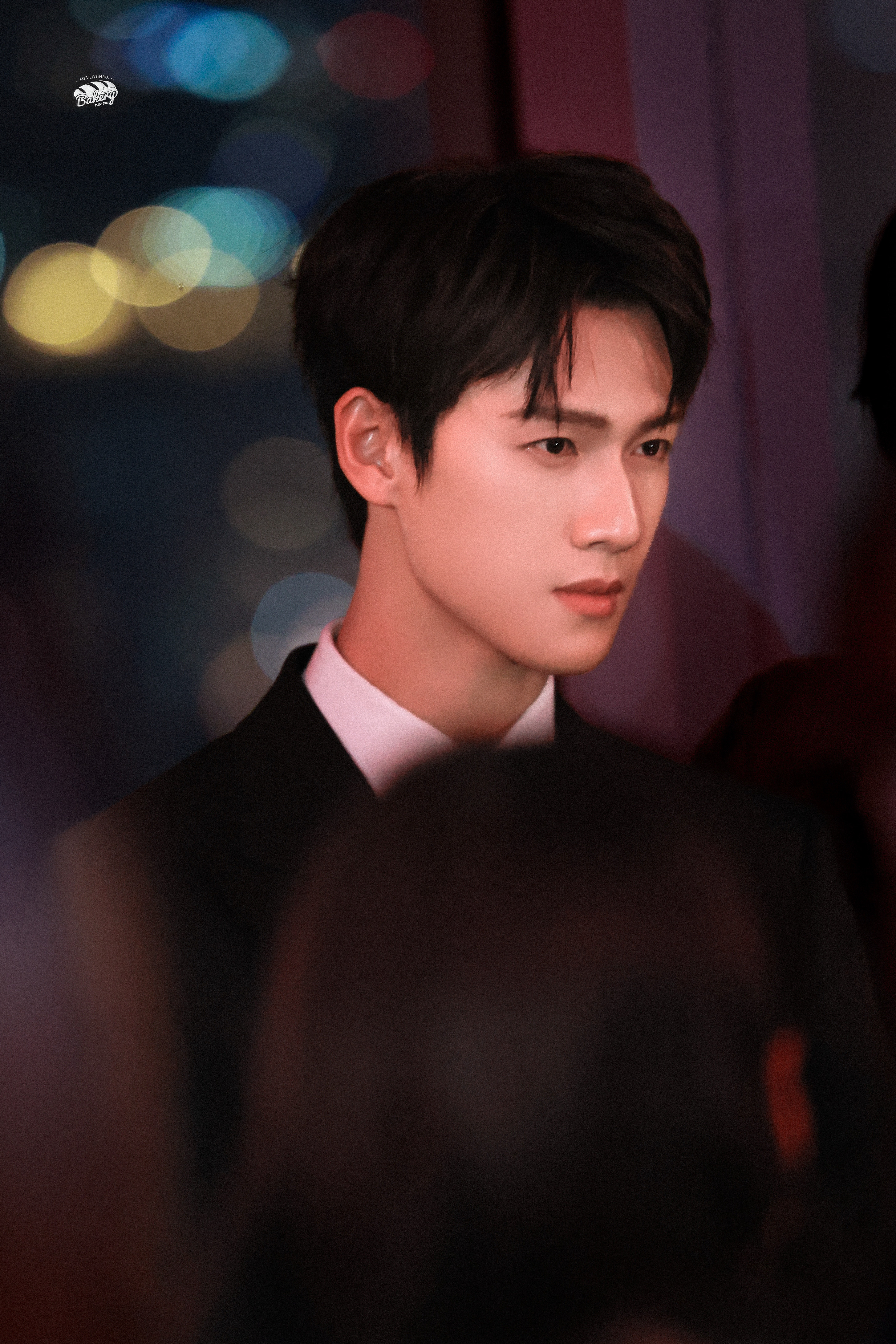 李昀锐参加活动的路透图身材比例绝了都帅成啥样了