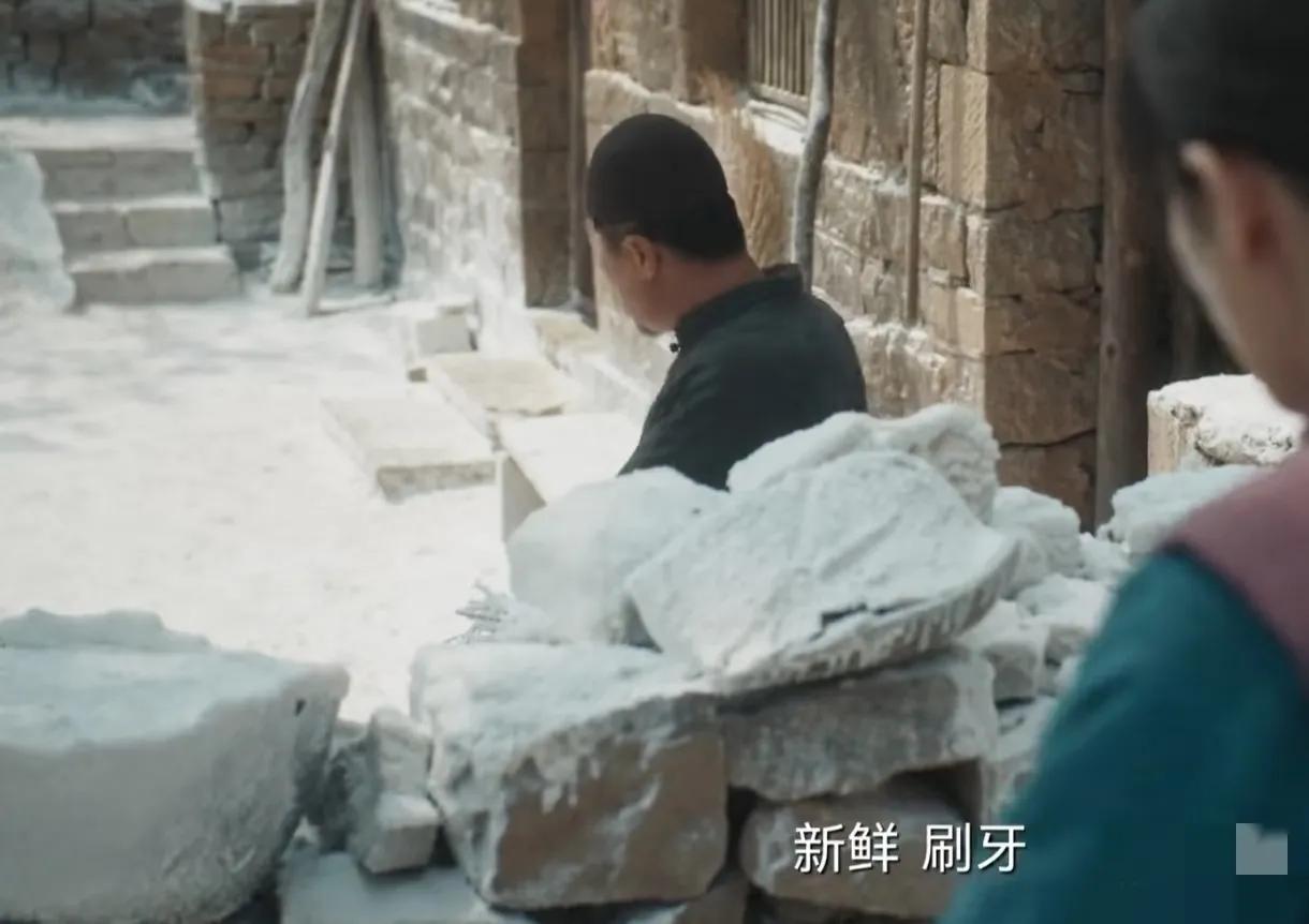 《生万物》穿帮了，镜头里的雪是假雪，不是真雪！
	
不少网友在追杨幂欧豪主演的《