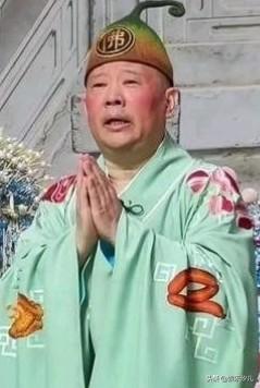 郭德纲即兴改编红歌被立案调查


郭德纲改编红歌《弹起我心爱的土琵琶》，加入了戏