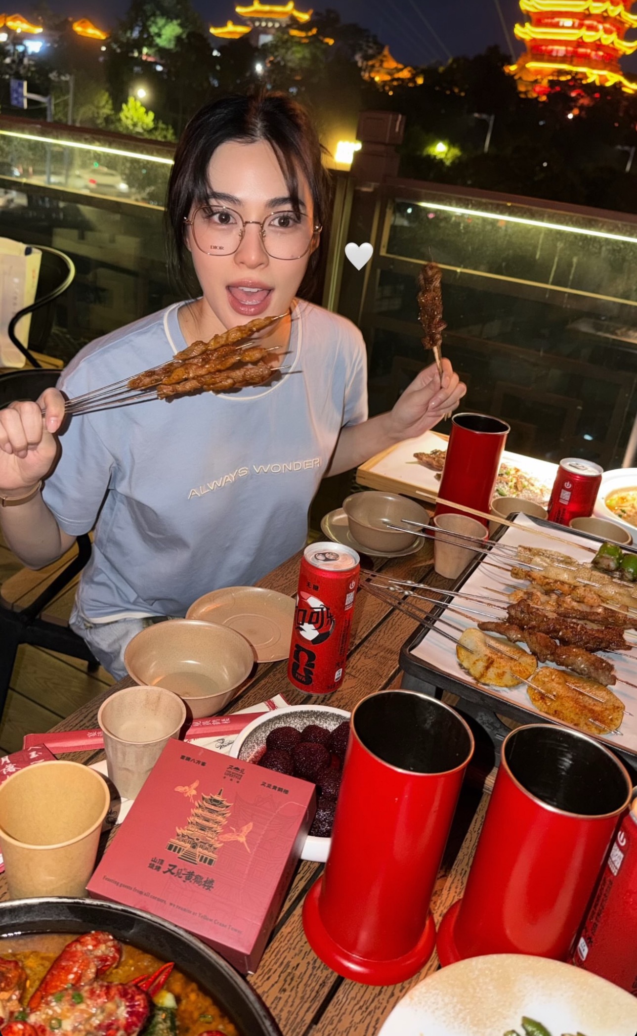 邝儿快拍更新给小猪吃美了 ​​​