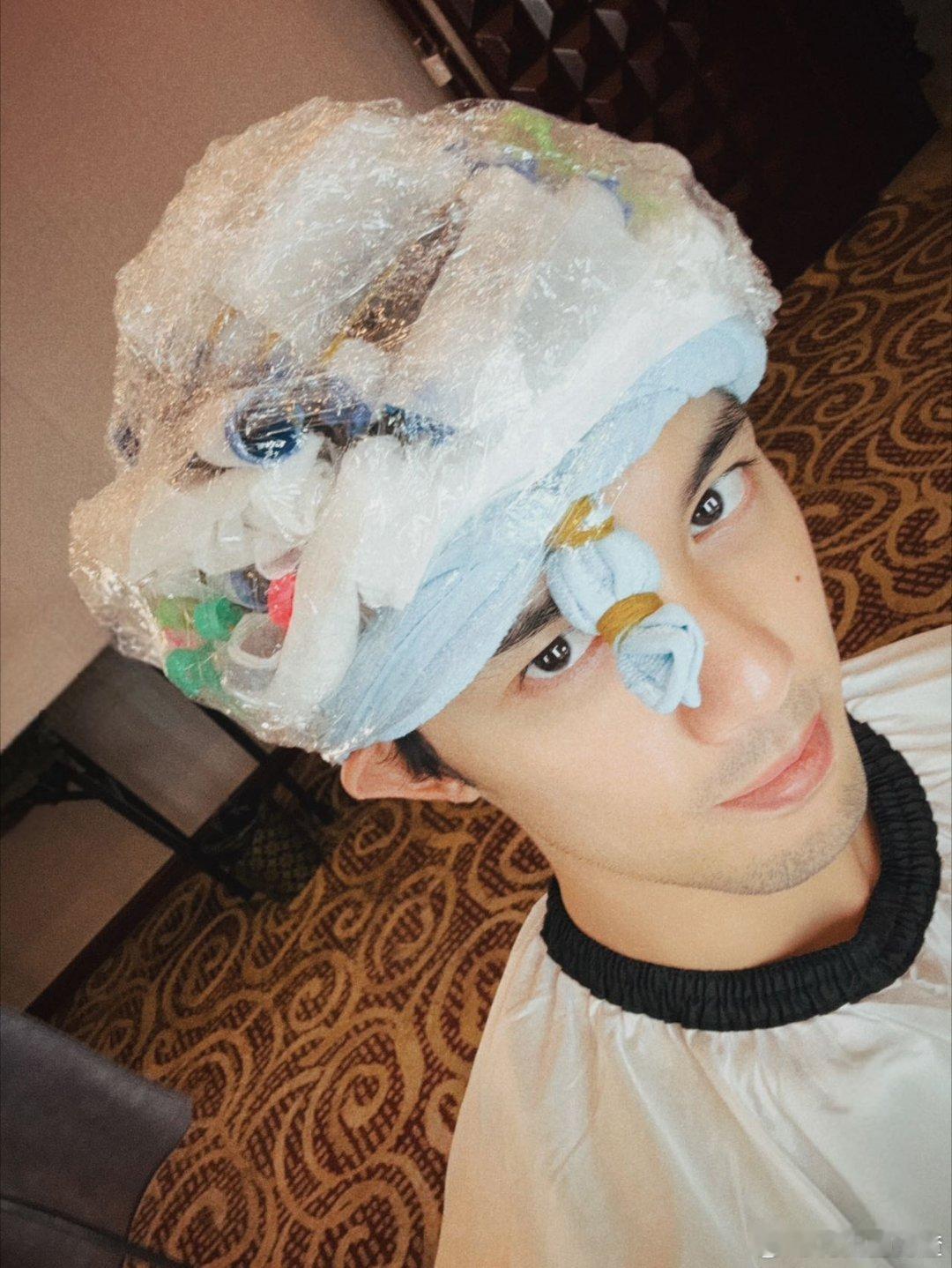 吴磊开朗炸毛小狗蓬松的头发开朗的他 ​​​