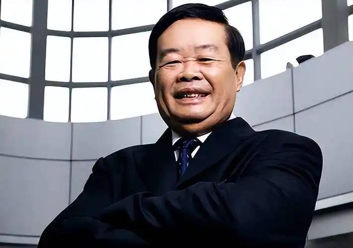 [月亮]面对美国可能的关税施压，曹德旺没有丝毫妥协，直接放话：绝不做赔本买卖，你
