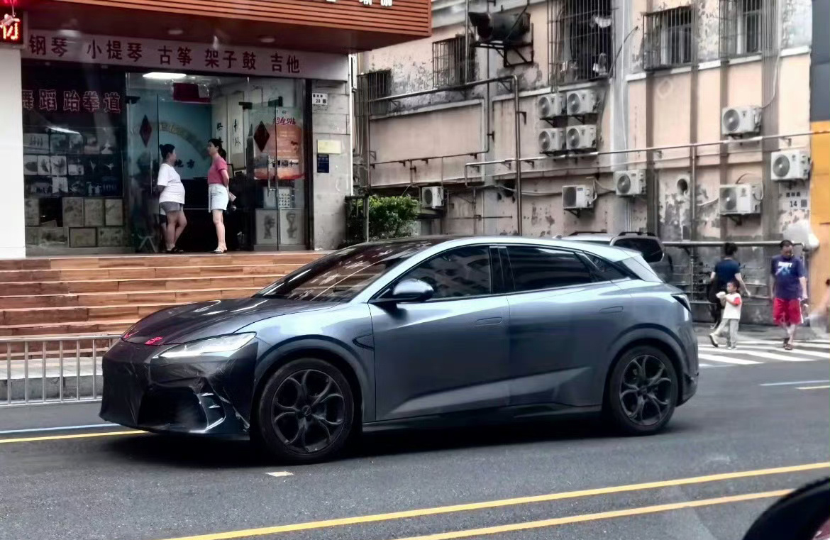#迪子新车# 海豹06GT真的很期待了。小腾势Z9GT[挤眼][挤眼]下个月底上