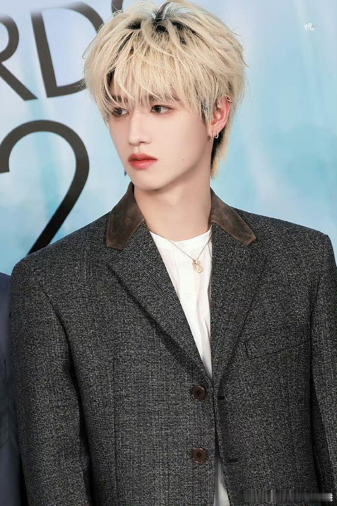 朱志鑫金发看得我好爽[打call][打call][打call]这个22x帅的有点