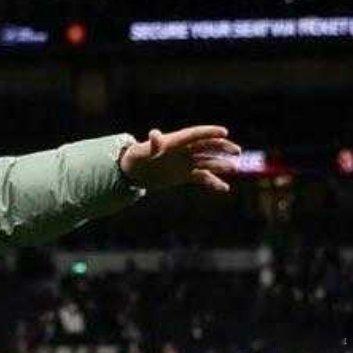 孙杨采访时突然开始点餐根据英国媒体talkSPORT记者亚历克斯-克鲁克的最新报