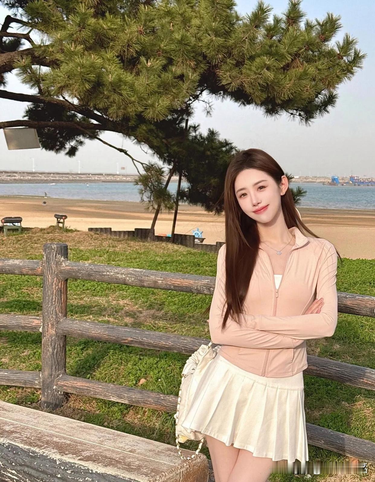 海边漫步真的太惬意啦！工作生活压力大的时候，去海边度个假，那感觉简直绝了。阳光、