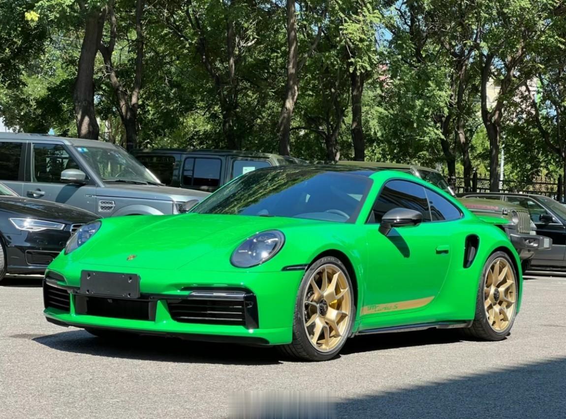 保时捷 911 Turbo S 准新车配置单267万.....卖220万贵吗？[