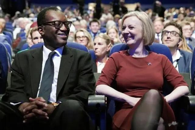 英国历史上任期最短首相特拉斯将于16日至20日窜台，还应邀发表所谓“演讲”。她所