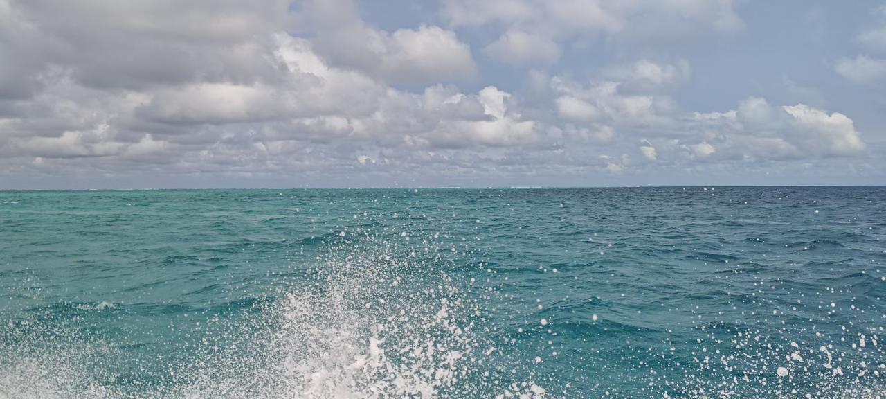 上联:天上浮云无定所，请对下联对，人间聚散终有期。