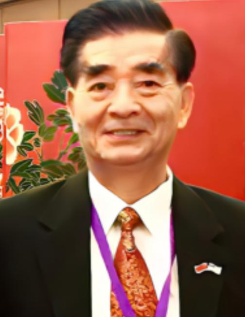你敢信吗？一个被美国安插在中国潜伏了多年的间谍头子，居然是个天天笑眯眯、热心肠到