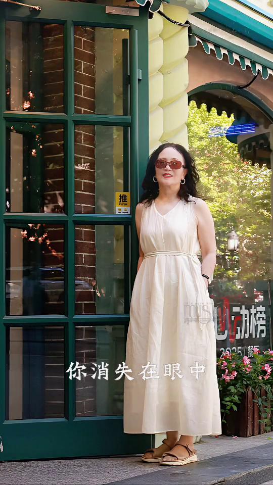 经典歌曲《缘》。
4曲眼山《结》。
挥一挥手，我不愿你走，可是不见你回头，你消失