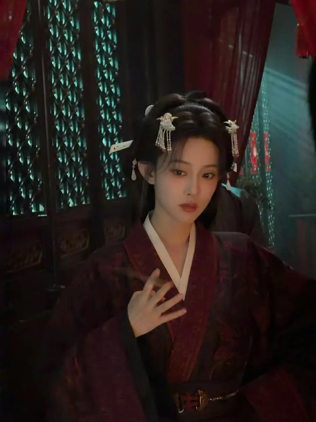 这谁给孟子义原生脸p成鞠婧祎了？