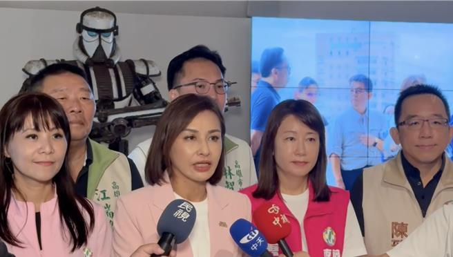 罗智强将民进党高雄市长候选人送进监狱

民进党立委邱议莹去年5月在台湾议场掌掴国