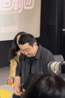 南派三叔来南部档案追剧团了南派三叔首次亮相追剧团 卧槽南派三叔真来《南部档案》追