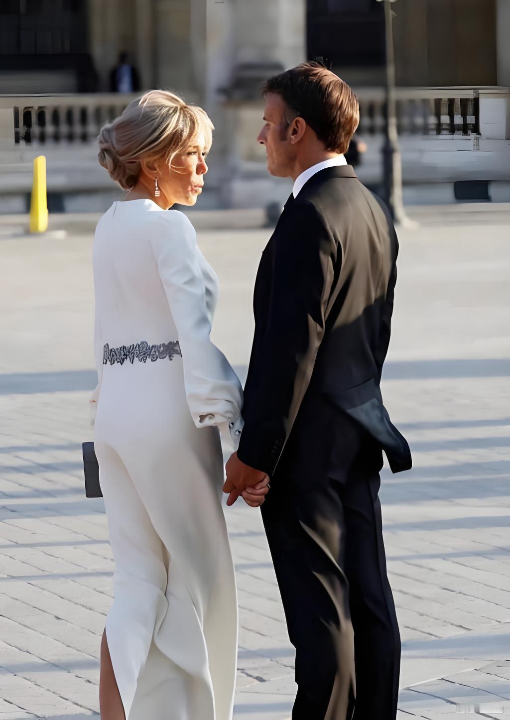 布丽吉特被马克龙爱了这么多年，不是靠运气，

七十岁还能把身材保持得像小姑娘，背