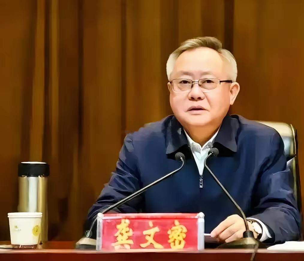 三年多前，邵阳官场爆了个大瓜。龚文密快卸任市委书记的时候，有干部为升职给他送了好