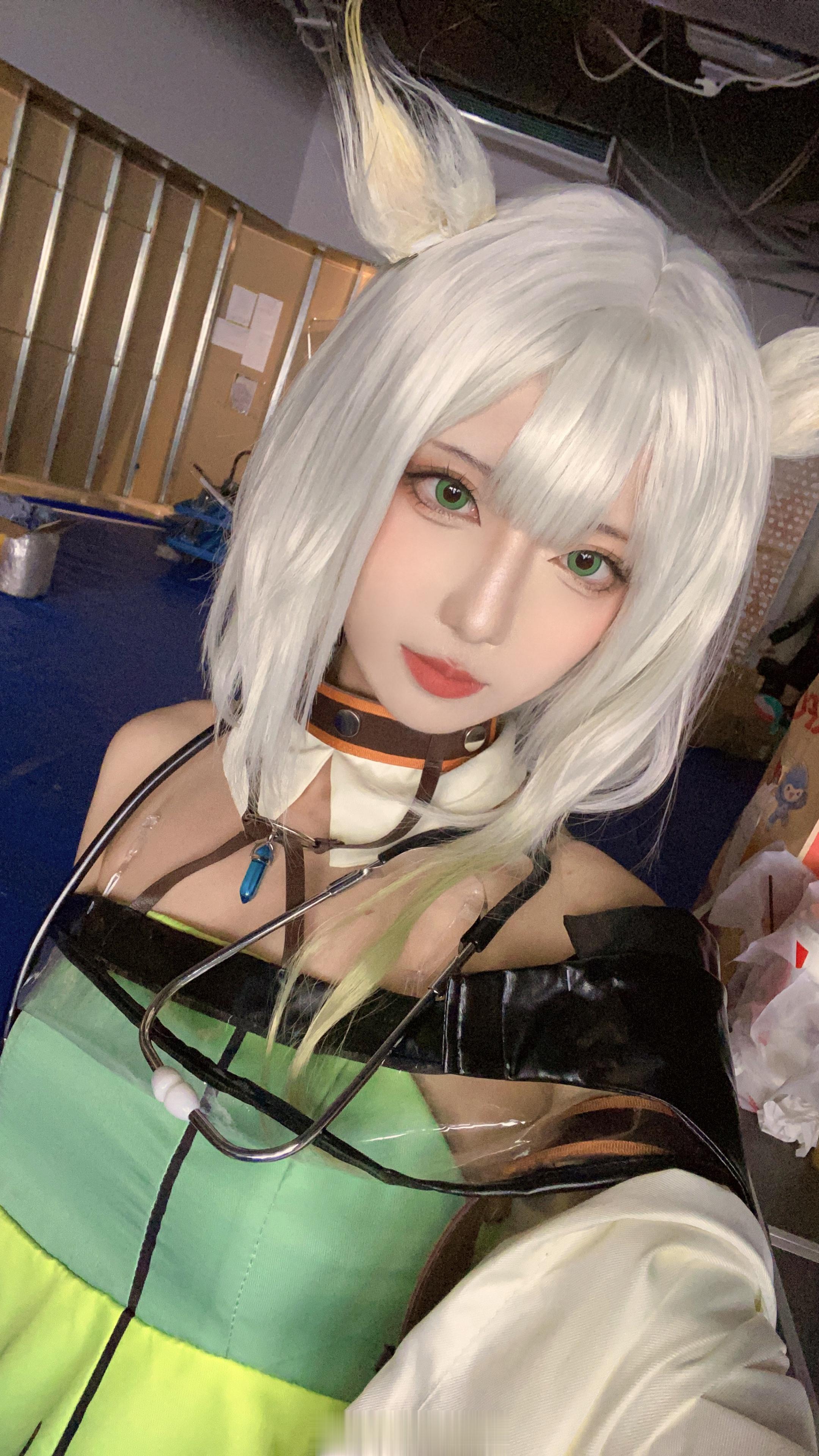 #明日方舟[超话]# 今天在美罗城～谁喊我猞猁奶奶的！！！！！我听到了！[怒][