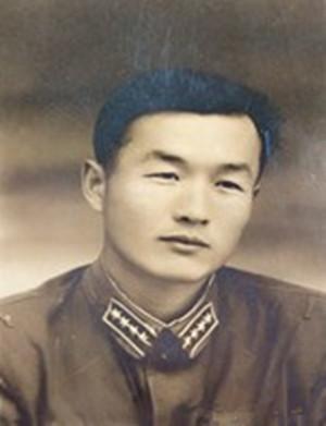 唐万春（1927—1970.12.23）辽宁省巴林左旗人。1946年8月参加中国