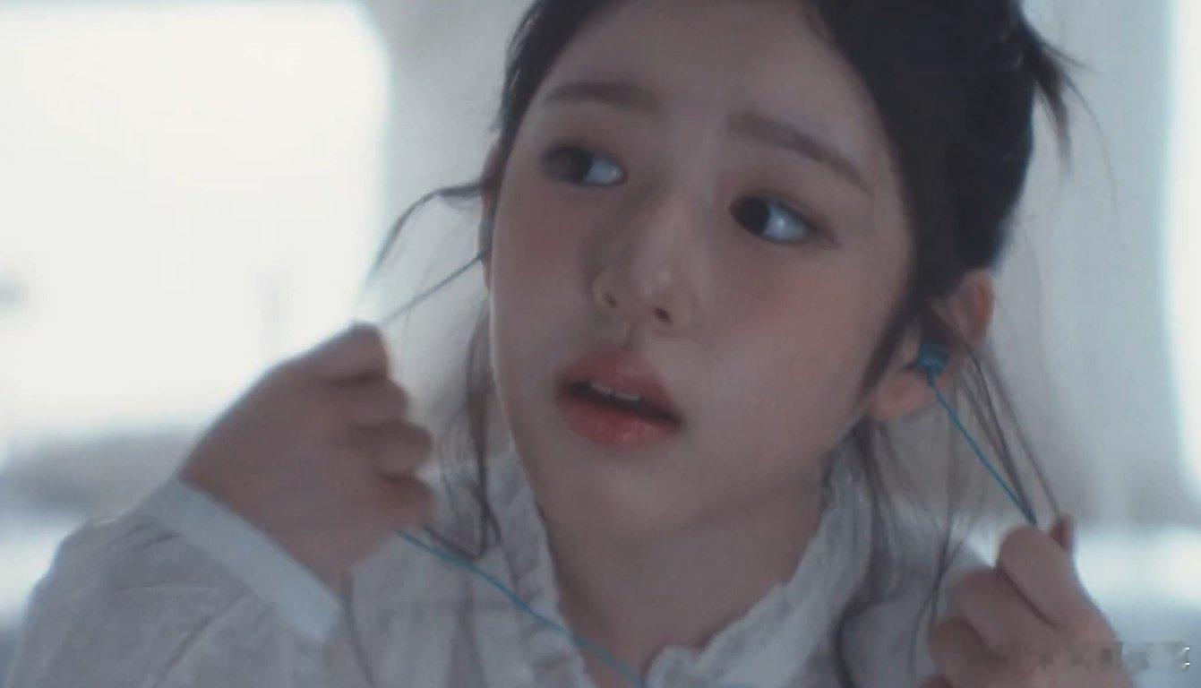 🔥韩网热帖评论翻译🔥疑似JYP新女团成员出演NMIXX新歌MV 引发NMIX