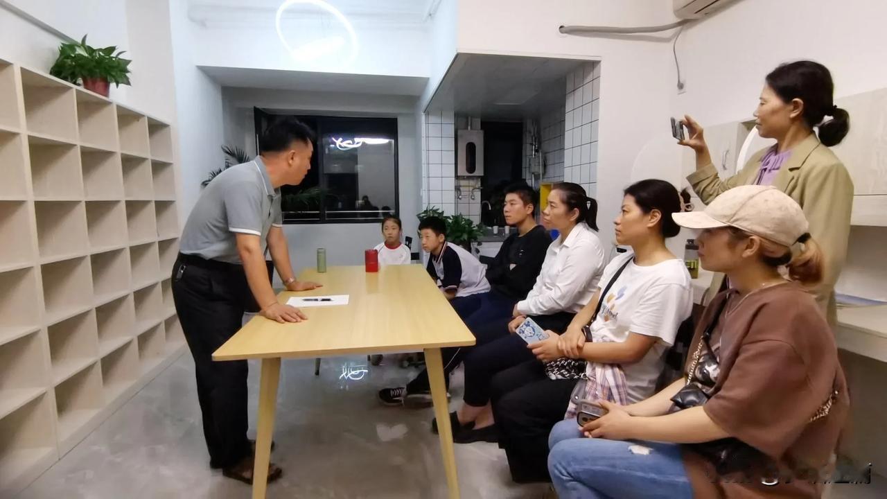 所谓积极的心态：是面对急事，淡定从容的态度；是面对难事，勇敢无畏的选择；是面对烦