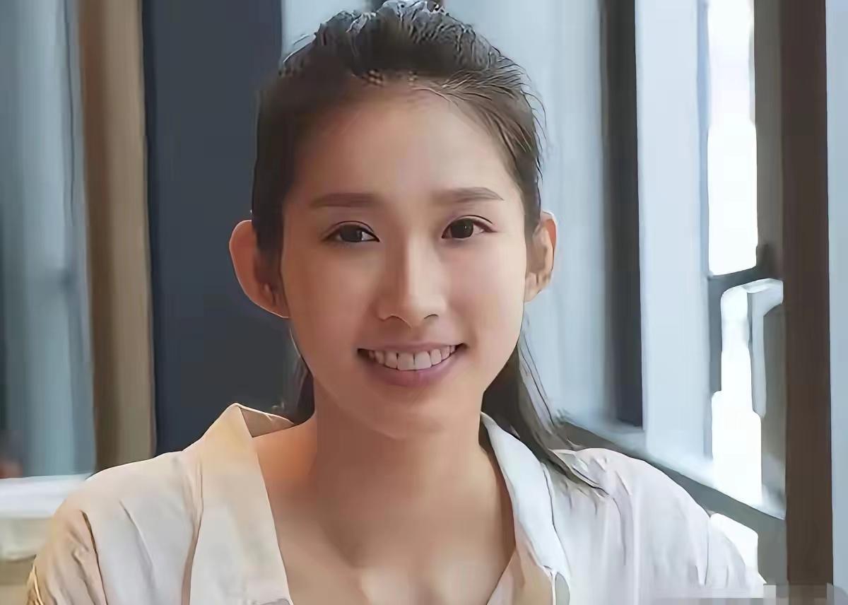江旻憓越看越像是那种给外人看的精致人物，斯坦福大学毕业，奥运冠军，钢琴芭蕾都不错