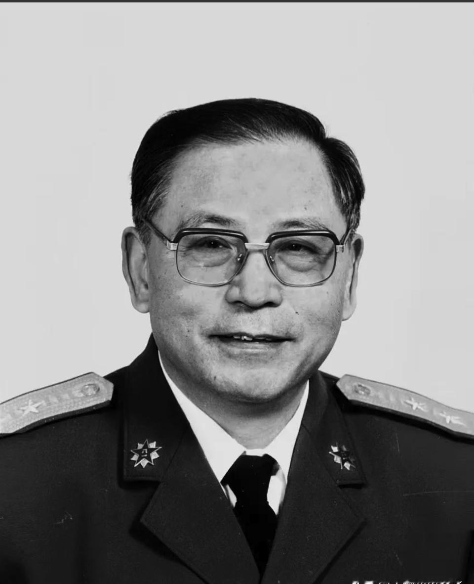 [微风]1950年，粟裕正在汇报工作，门突然被撞开。李克农冲进来，声音发颤：“粟