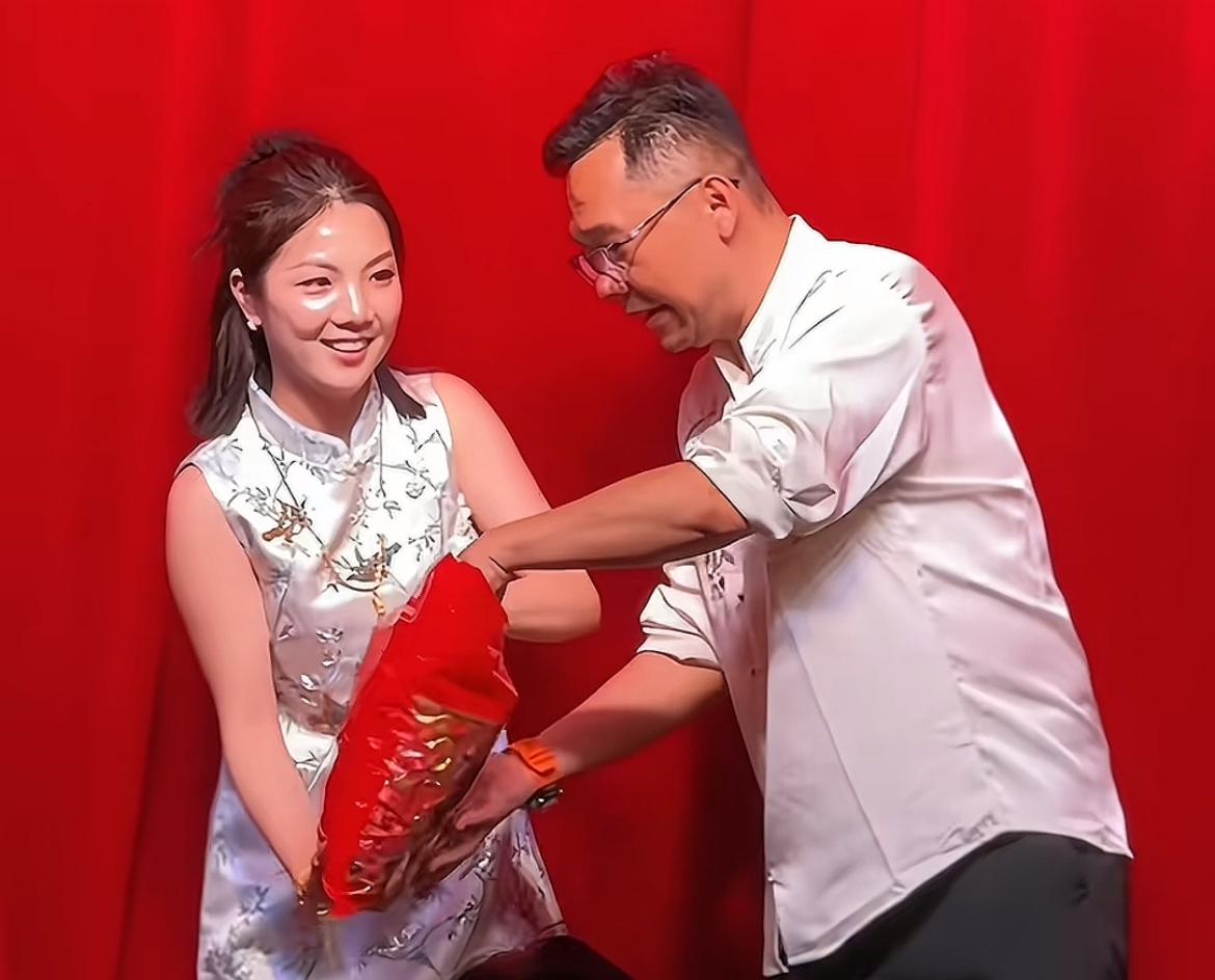 “海南军阀”大漠叔叔，没想到“真真假假”玩的这么溜，趁着假期结婚，妻子身份也不凡