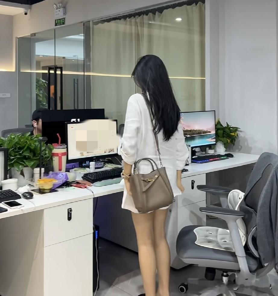 不懂就问，现在试用期工资8折发放很不堪吗[捂脸]

为什么面试了一个小年轻，当听