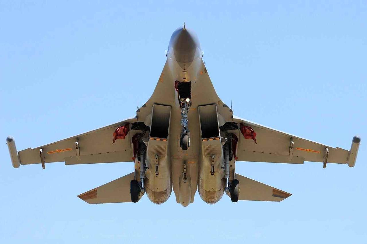 解放军东海南海频出动，日网民喊击落战机，公众认知却还停留在二十年前

2025年