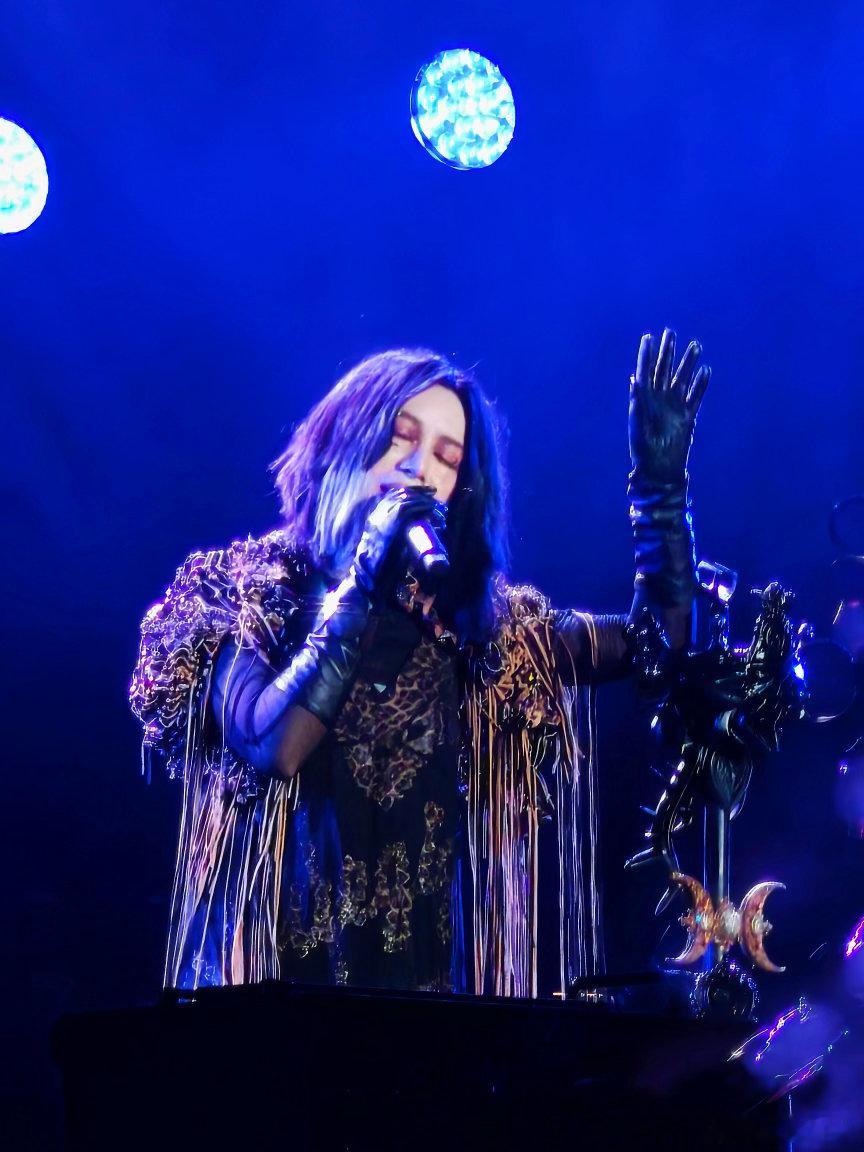 尚雯婕让我的遗憾又多了一个 《墙》这首歌的编曲在音乐节现场做了改动，加了一段电吉