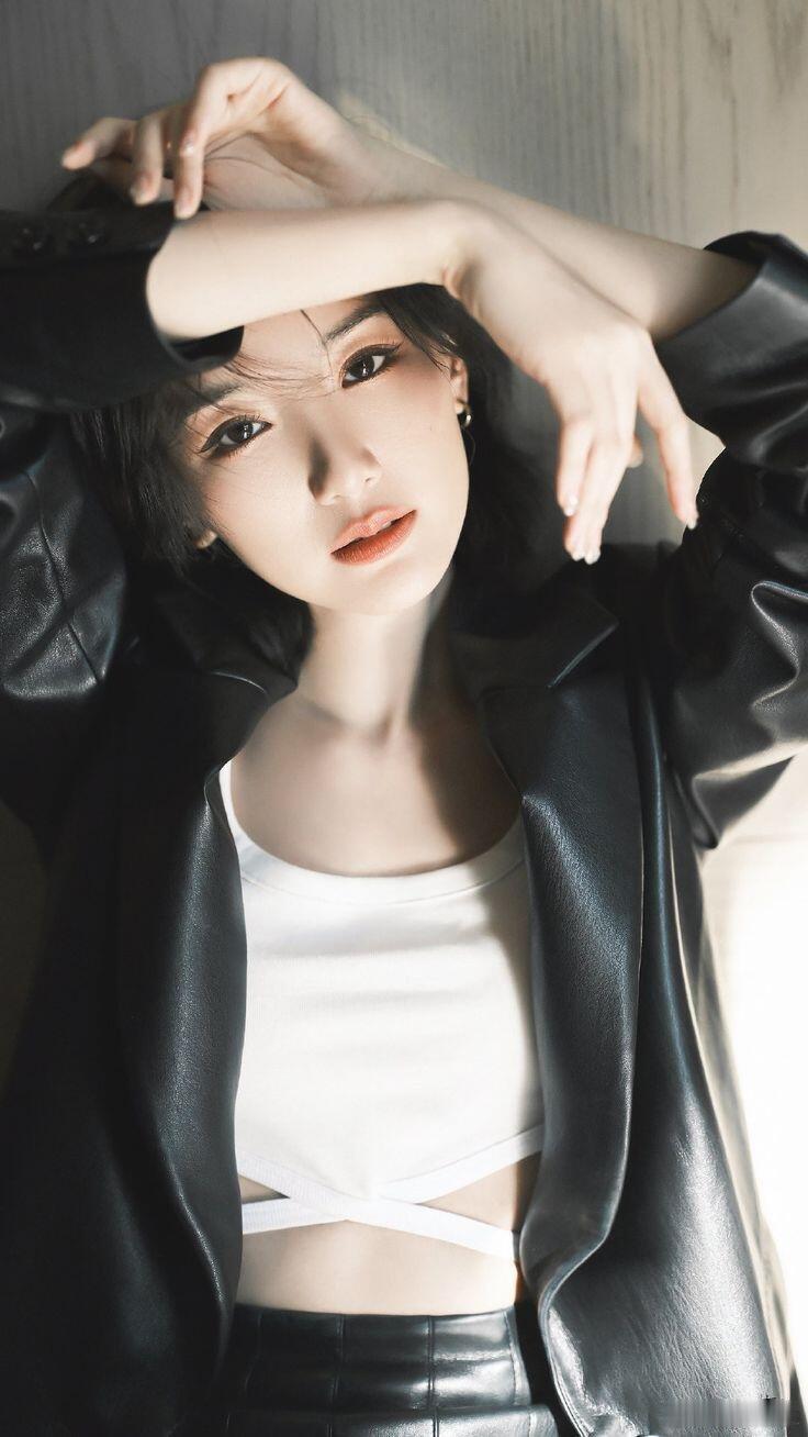 毛晓彤既有甜美的外表，又有炸裂的演技，美貌与实力并存的宝藏女孩。 ​​​